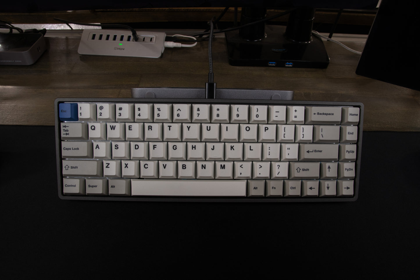 SUS65 - #011 - Titanium